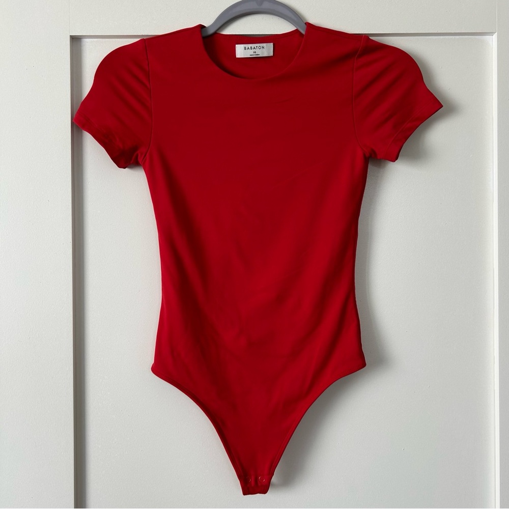 Aritzia Babaton Contour Crew Shortsleeve Bodysuit Red Size Extra Small